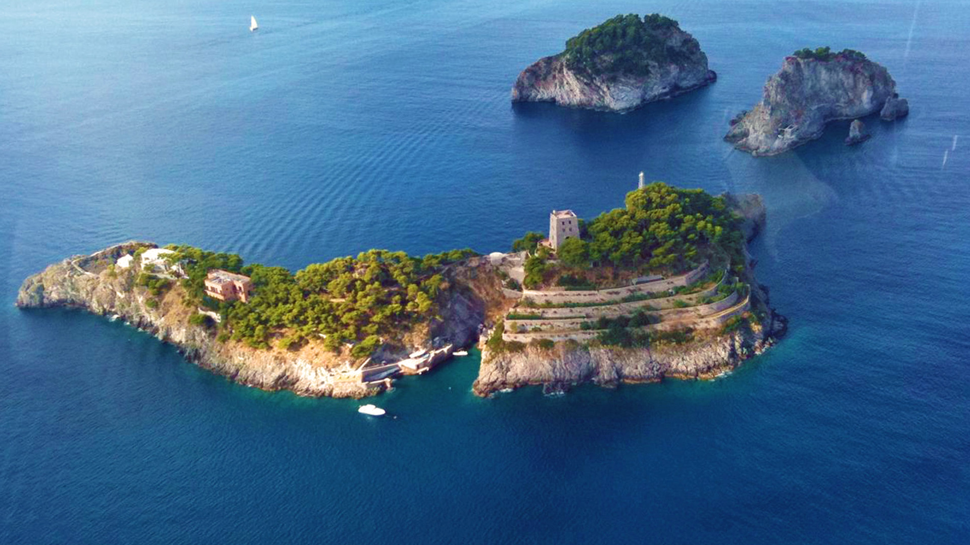 https://mdw-travel-data-us-east-1.s3.amazonaws.com/img/country/Italy/Li-Galli-Islands/img_01.jpg