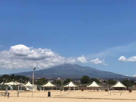 https://mdw-travel-data-us-east-1.s3.amazonaws.com/img/country/Italy/Lido-Azzurro-Beach/img_03.jpg