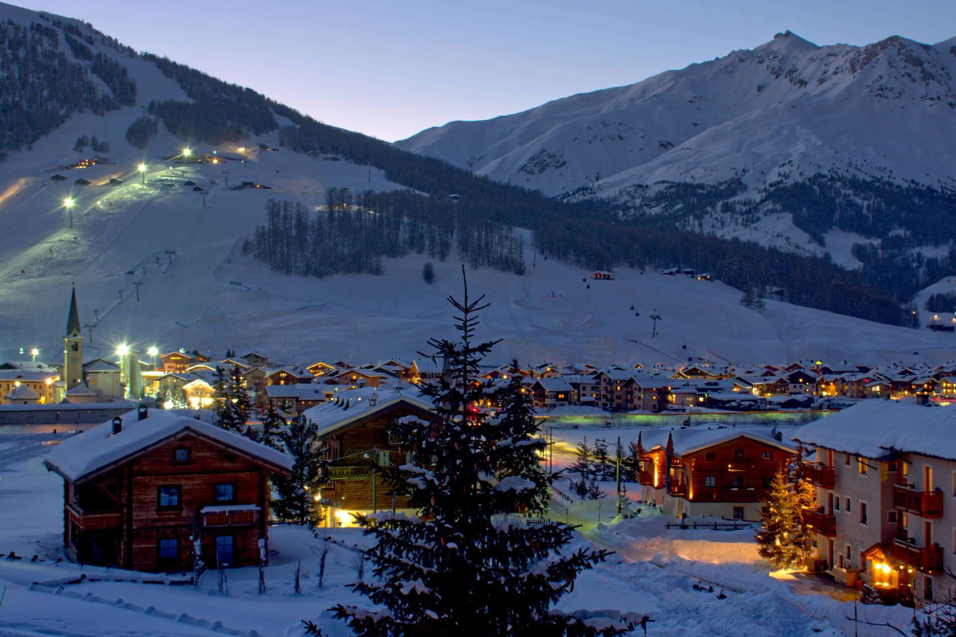 https://mdw-travel-data-us-east-1.s3.amazonaws.com/img/country/Italy/Livigno/img_02.jpg