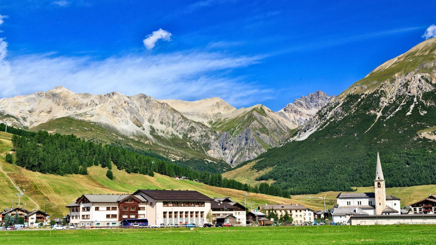 https://mdw-travel-data-us-east-1.s3.amazonaws.com/img/country/Italy/Livigno/img_03.jpg