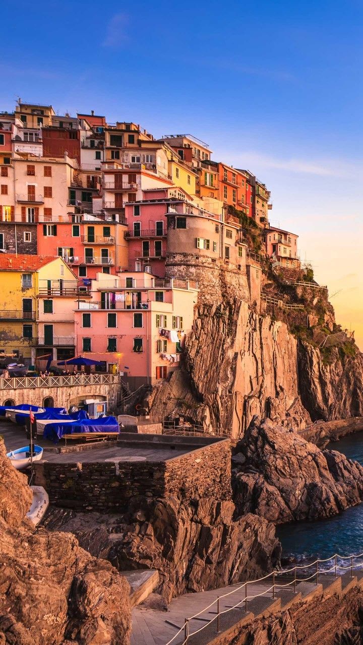 https://mdw-travel-data-us-east-1.s3.amazonaws.com/img/country/Italy/Manarola/img_01.jpg