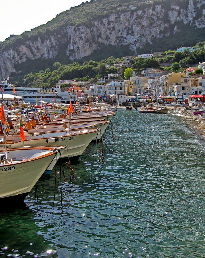 https://mdw-travel-data-us-east-1.s3.amazonaws.com/img/country/Italy/Marina-Grande/img_03.jpg