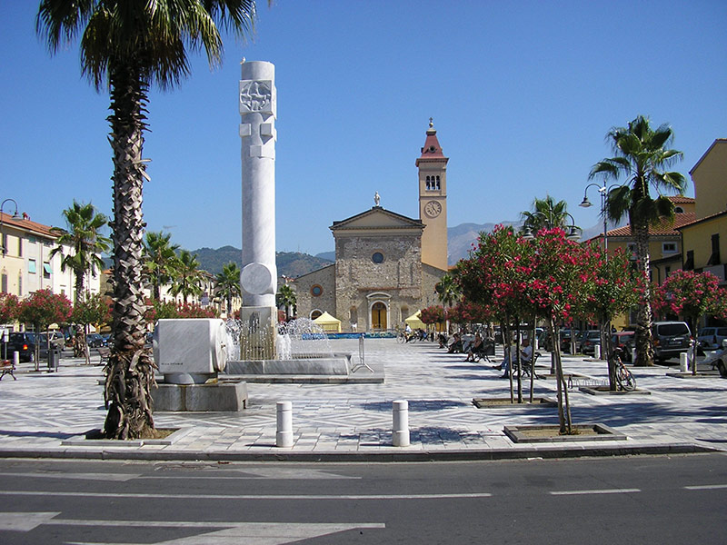 https://mdw-travel-data-us-east-1.s3.amazonaws.com/img/country/Italy/Marina-di-Carrara/img_01.jpg
