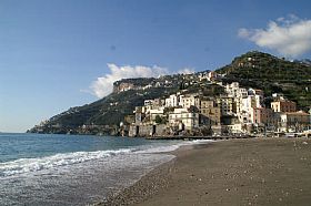 https://mdw-travel-data-us-east-1.s3.amazonaws.com/img/country/Italy/Minori-Beach/img_03.jpg