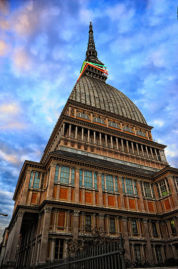 https://mdw-travel-data-us-east-1.s3.amazonaws.com/img/country/Italy/Mole-Antonelliana/img_01.jpg