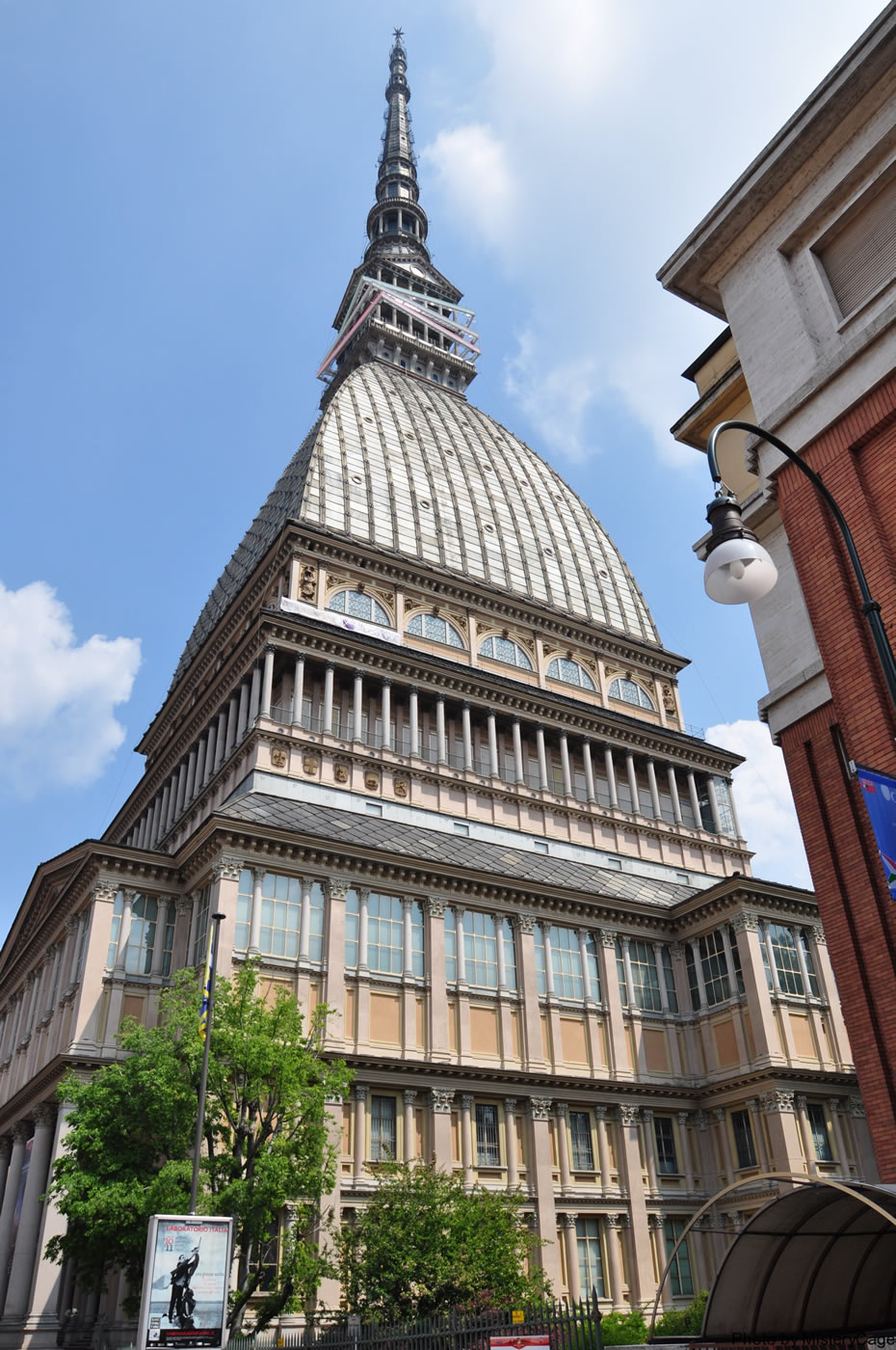 https://mdw-travel-data-us-east-1.s3.amazonaws.com/img/country/Italy/Mole-Antonelliana/img_02.jpg