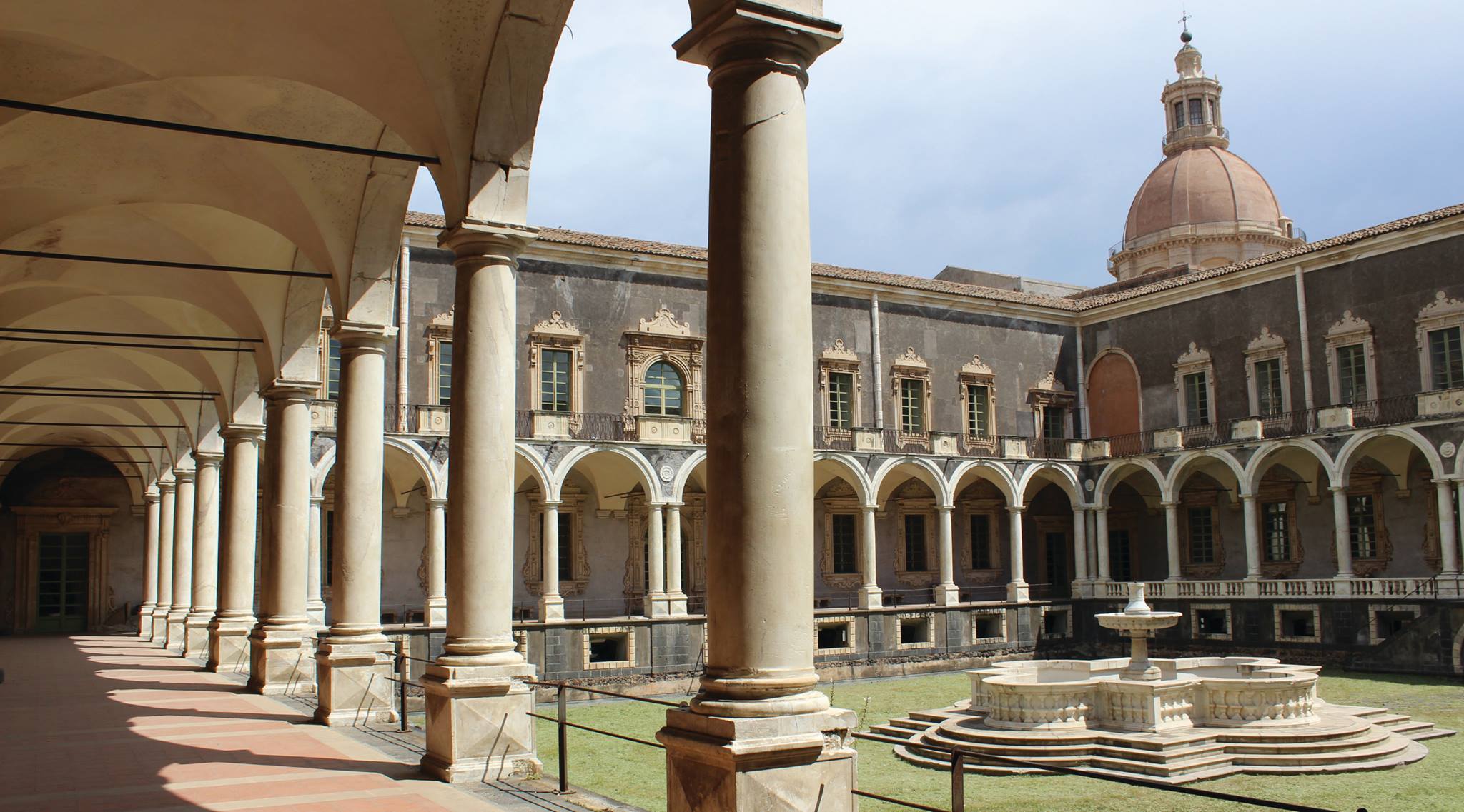 https://mdw-travel-data-us-east-1.s3.amazonaws.com/img/country/Italy/Monastero-dei-Benedettini/img_01.jpg