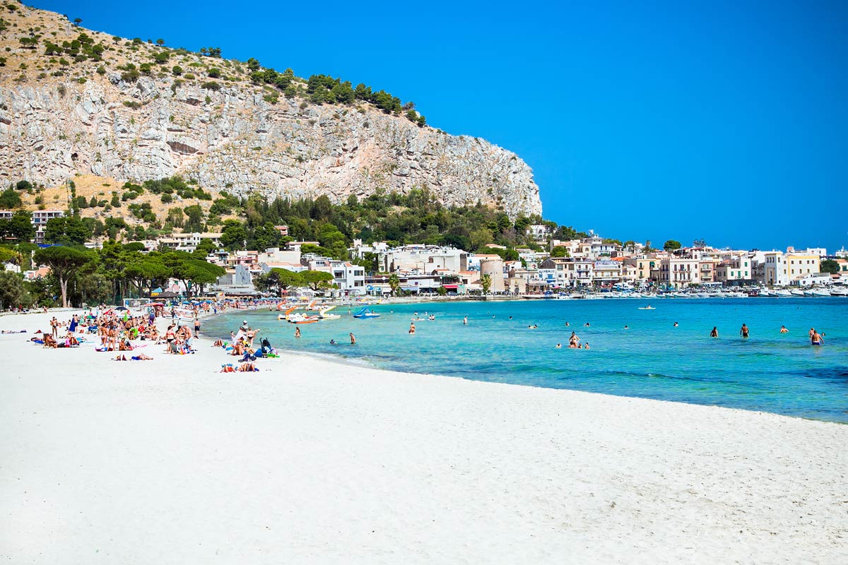 https://mdw-travel-data-us-east-1.s3.amazonaws.com/img/country/Italy/Mondello-Beach/img_01.jpg