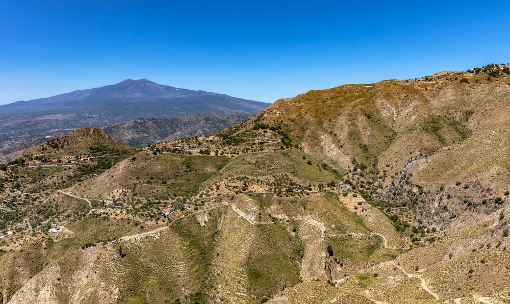 https://mdw-travel-data-us-east-1.s3.amazonaws.com/img/country/Italy/Monte-Tauro/img_00.jpg