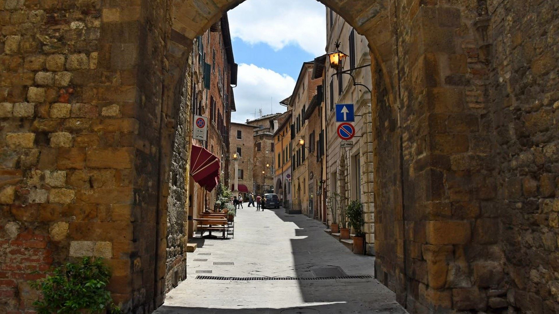 https://mdw-travel-data-us-east-1.s3.amazonaws.com/img/country/Italy/Montepulciano/img_02.jpg