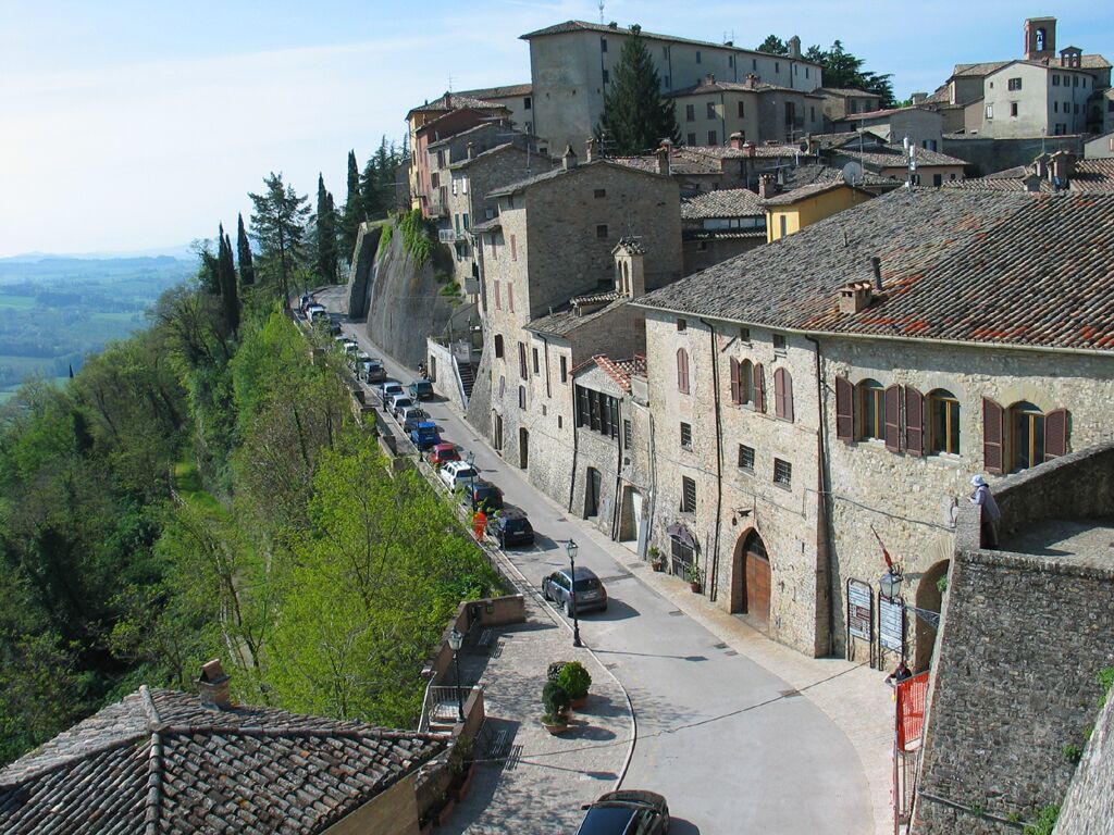 https://mdw-travel-data-us-east-1.s3.amazonaws.com/img/country/Italy/Montone/img_01.jpg