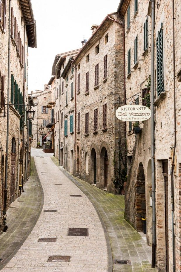 https://mdw-travel-data-us-east-1.s3.amazonaws.com/img/country/Italy/Montone/img_02.jpg