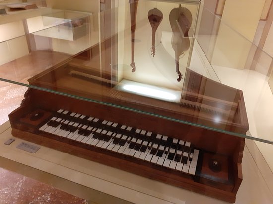 https://mdw-travel-data-us-east-1.s3.amazonaws.com/img/country/Italy/Museo-Internazionale-e-Biblioteca-della-Musica/img_02.jpg