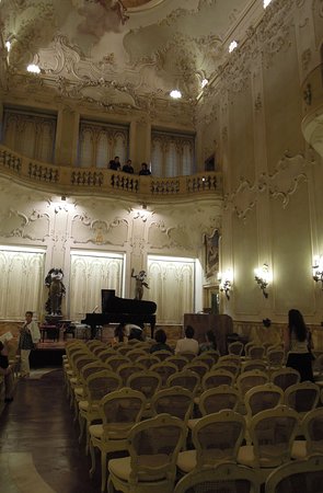 https://mdw-travel-data-us-east-1.s3.amazonaws.com/img/country/Italy/Museo-dellAccademia-Musicale-Chigiana/img_02.jpg