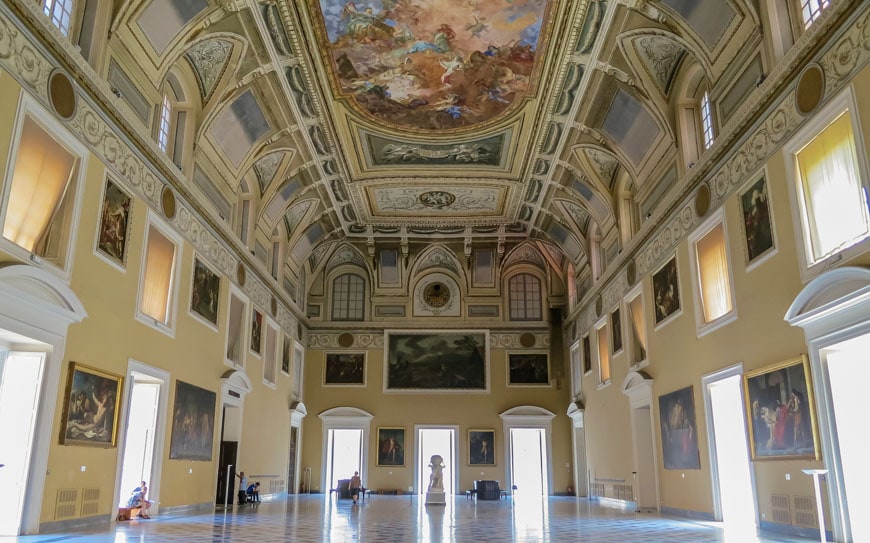https://mdw-travel-data-us-east-1.s3.amazonaws.com/img/country/Italy/Naples-National-Archaeological-Museum/img_01.jpg
