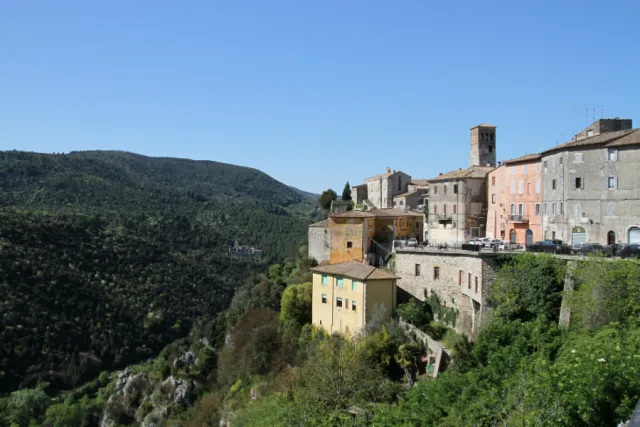 https://mdw-travel-data-us-east-1.s3.amazonaws.com/img/country/Italy/Narni/img_02.jpg