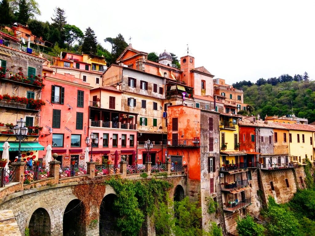https://mdw-travel-data-us-east-1.s3.amazonaws.com/img/country/Italy/Nemi/img_01.jpg
