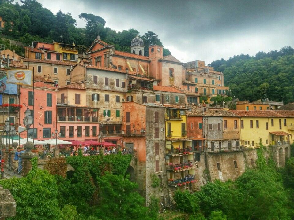https://mdw-travel-data-us-east-1.s3.amazonaws.com/img/country/Italy/Nemi/img_02.jpg