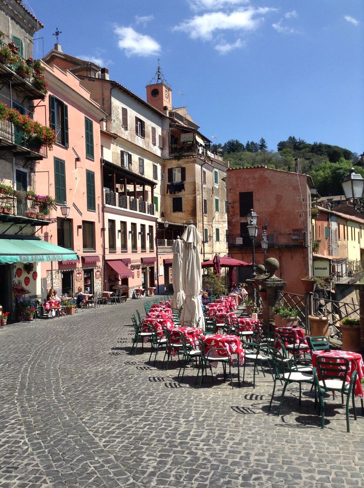 https://mdw-travel-data-us-east-1.s3.amazonaws.com/img/country/Italy/Nemi/img_03.jpg