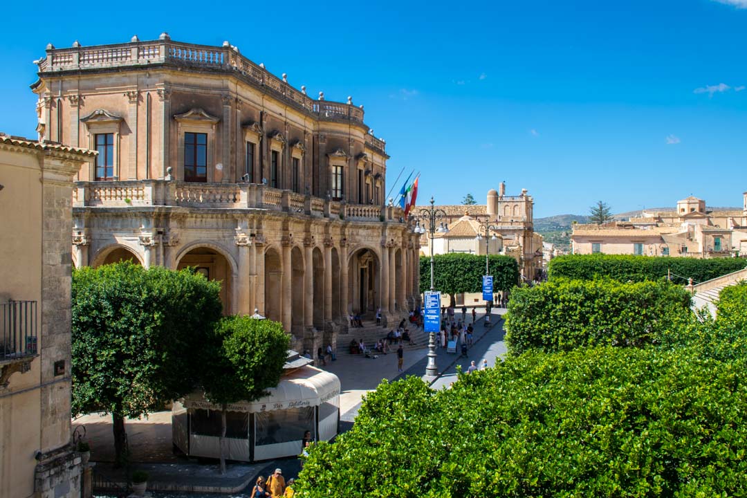 https://mdw-travel-data-us-east-1.s3.amazonaws.com/img/country/Italy/Noto/img_01.jpg