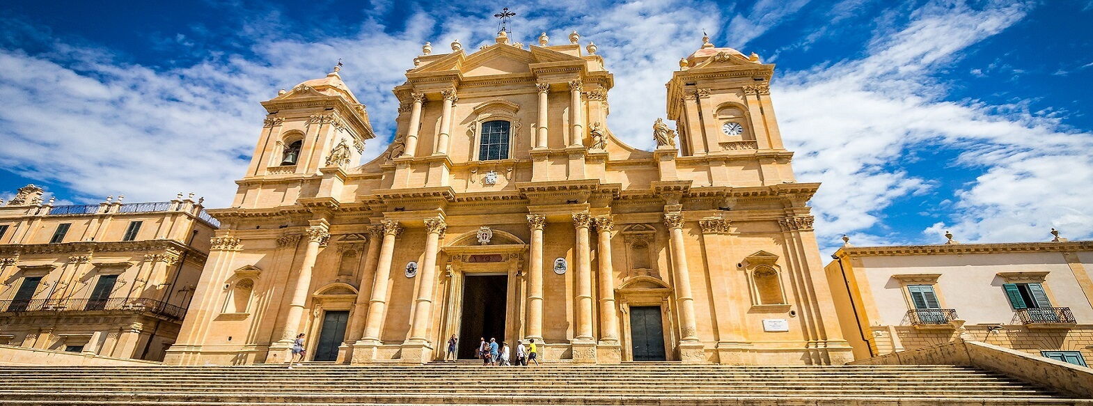 https://mdw-travel-data-us-east-1.s3.amazonaws.com/img/country/Italy/Noto/img_02.jpg