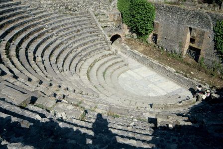 https://mdw-travel-data-us-east-1.s3.amazonaws.com/img/country/Italy/Odeon-of-Pompeii/img_02.jpg