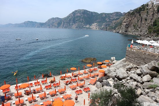 https://mdw-travel-data-us-east-1.s3.amazonaws.com/img/country/Italy/One-Fire-Beach/img_01.jpg