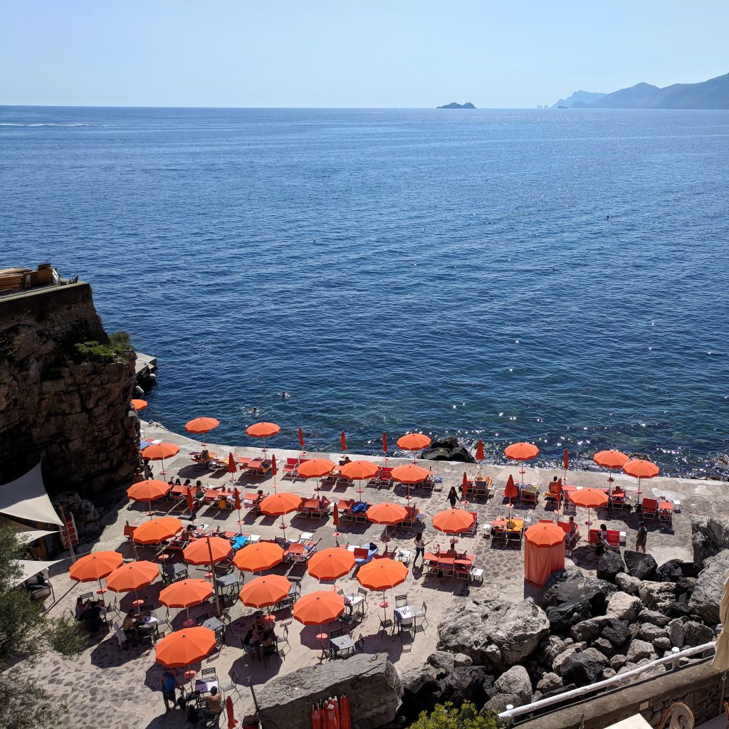 https://mdw-travel-data-us-east-1.s3.amazonaws.com/img/country/Italy/One-Fire-Beach/img_02.jpg