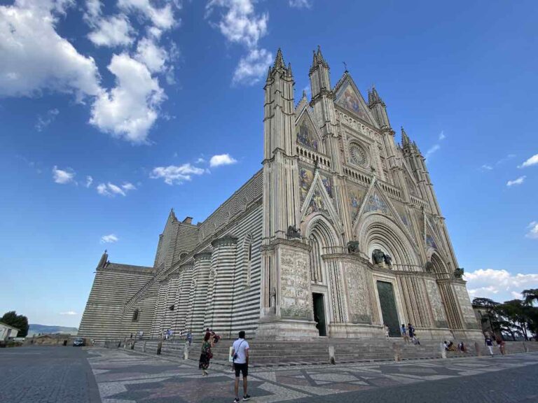 https://mdw-travel-data-us-east-1.s3.amazonaws.com/img/country/Italy/Orvieto/img_03.jpg