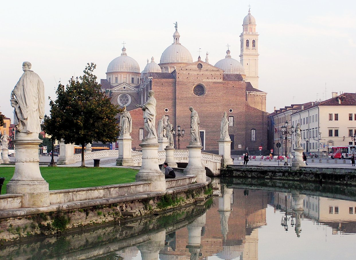 https://mdw-travel-data-us-east-1.s3.amazonaws.com/img/country/Italy/Padua/img_01.jpg