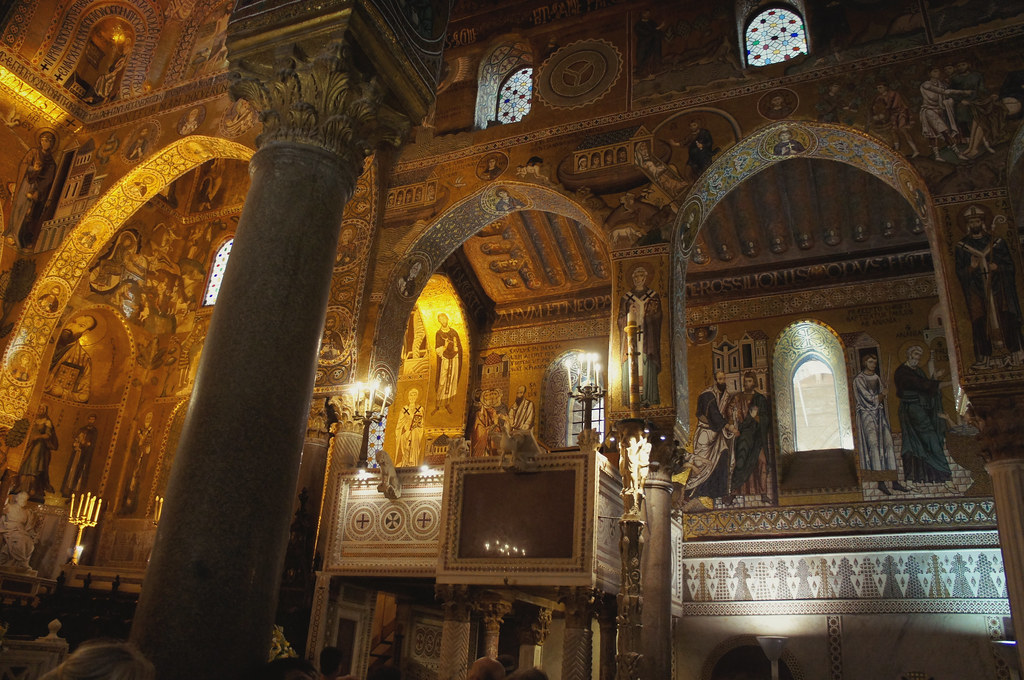 https://mdw-travel-data-us-east-1.s3.amazonaws.com/img/country/Italy/Palatine-Chapel/img_01.jpg