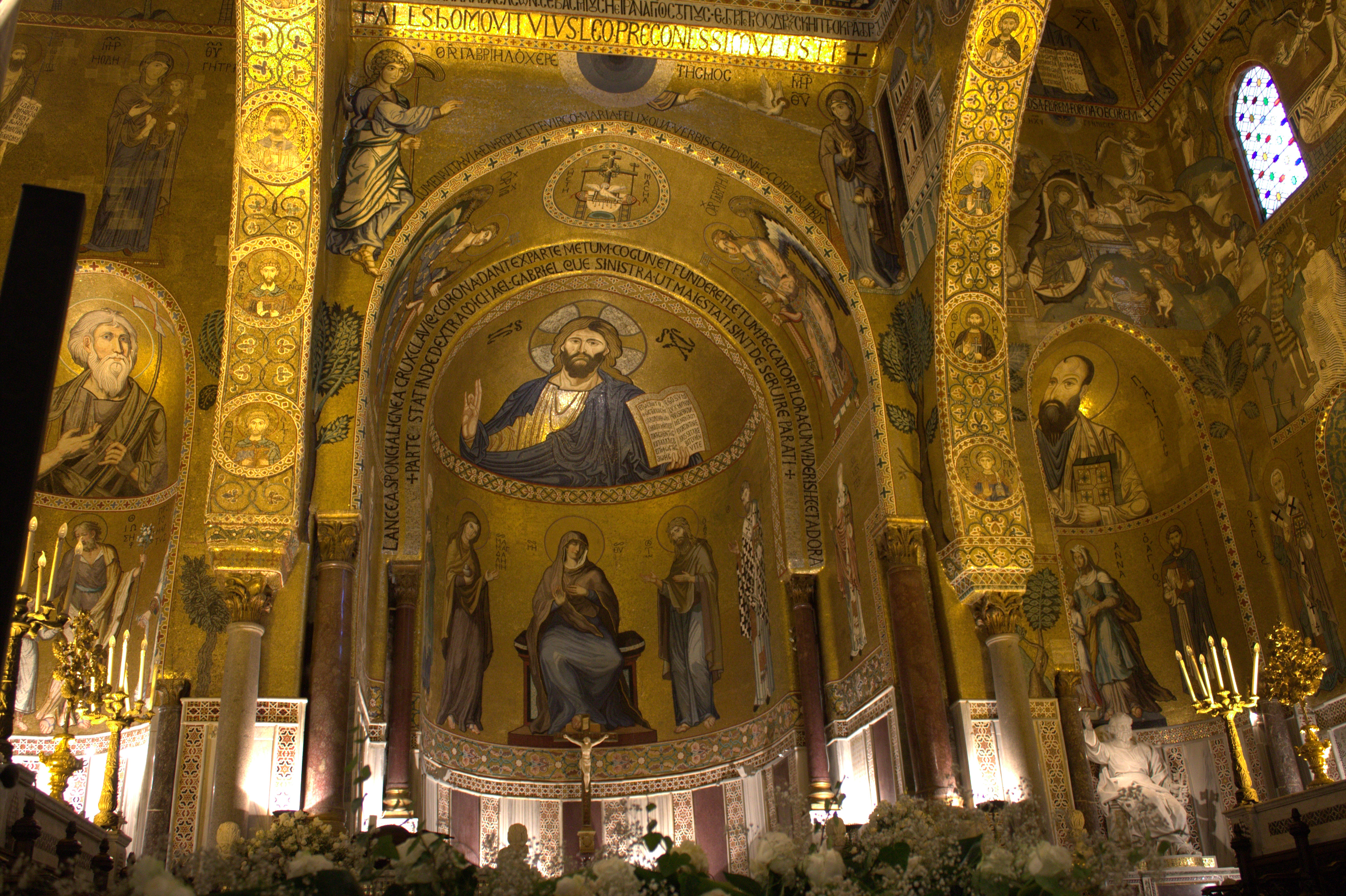 https://mdw-travel-data-us-east-1.s3.amazonaws.com/img/country/Italy/Palatine-Chapel/img_02.jpg