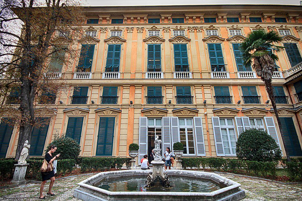 https://mdw-travel-data-us-east-1.s3.amazonaws.com/img/country/Italy/Palazzo-Bianco/img_01.jpg