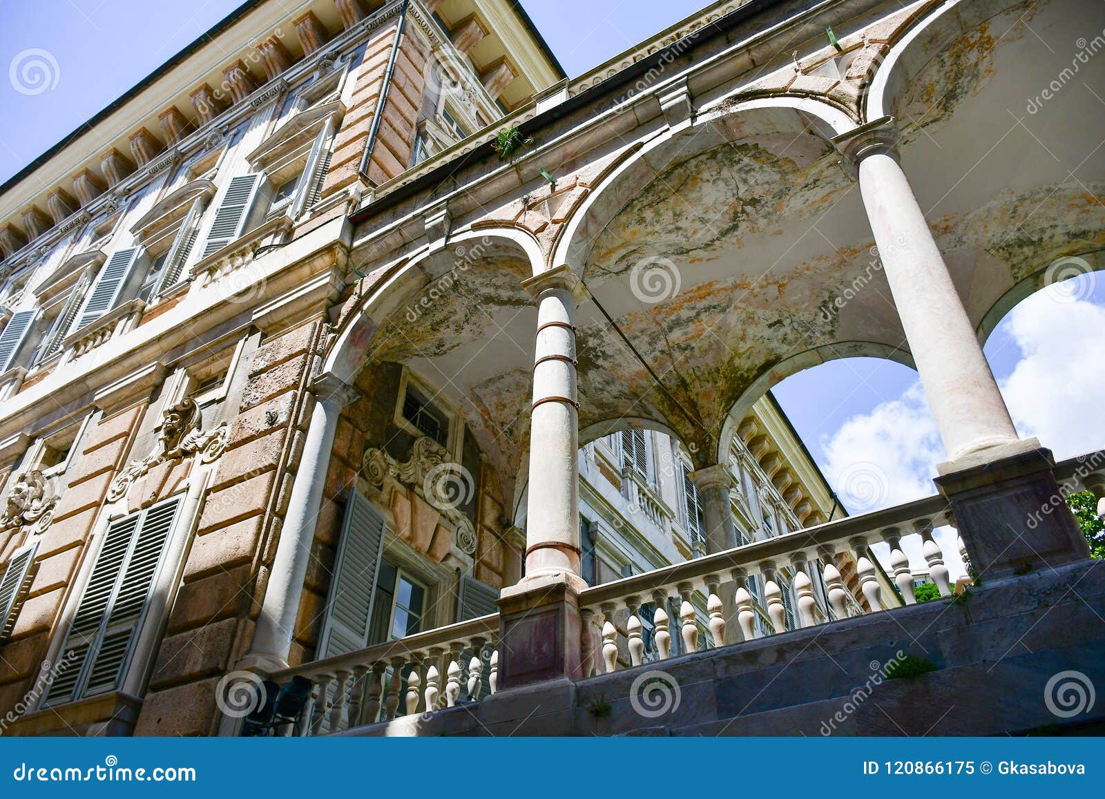 https://mdw-travel-data-us-east-1.s3.amazonaws.com/img/country/Italy/Palazzo-Bianco/img_02.jpg