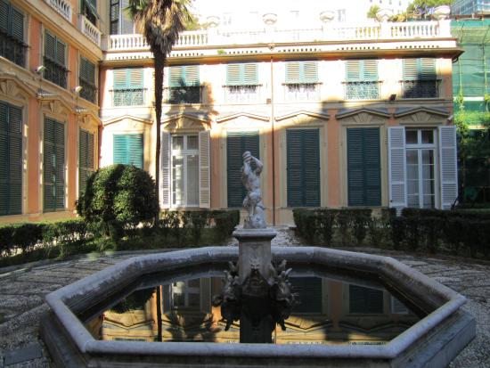 https://mdw-travel-data-us-east-1.s3.amazonaws.com/img/country/Italy/Palazzo-Bianco/img_03.jpg