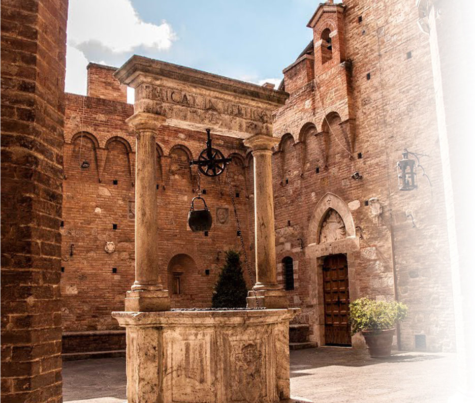 https://mdw-travel-data-us-east-1.s3.amazonaws.com/img/country/Italy/Palazzo-Chigi-Saracini/img_02.jpg