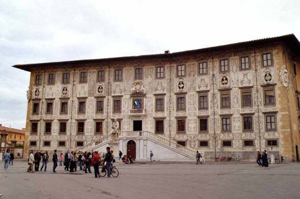 https://mdw-travel-data-us-east-1.s3.amazonaws.com/img/country/Italy/Palazzo-dei-Cavalieri/img_02.jpg