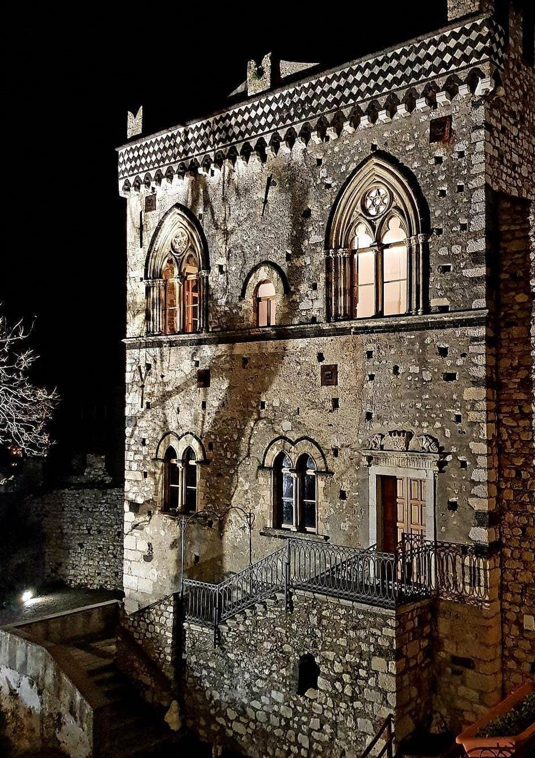 https://mdw-travel-data-us-east-1.s3.amazonaws.com/img/country/Italy/Palazzo-dei-Duchi-di-Santo-Stefano/img_02.jpg