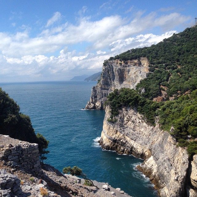 https://mdw-travel-data-us-east-1.s3.amazonaws.com/img/country/Italy/Palmaria-Island/img_02.jpg