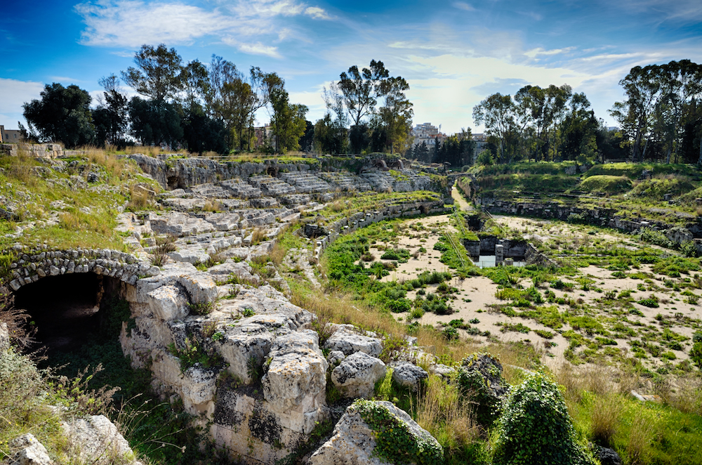 https://mdw-travel-data-us-east-1.s3.amazonaws.com/img/country/Italy/Pantalica-Necropolis/img_03.jpg