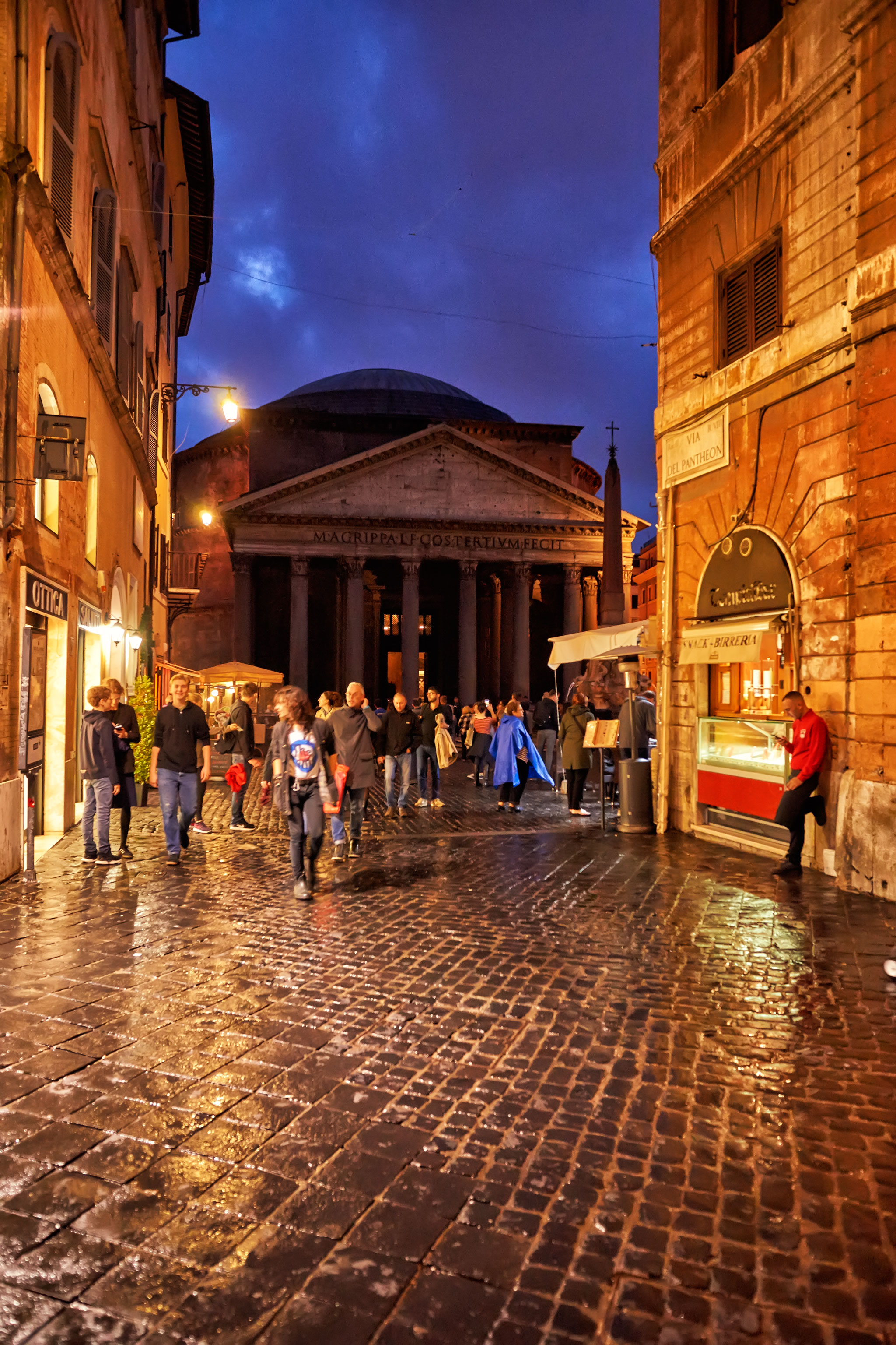 https://mdw-travel-data-us-east-1.s3.amazonaws.com/img/country/Italy/Pantheon/img_03.jpg