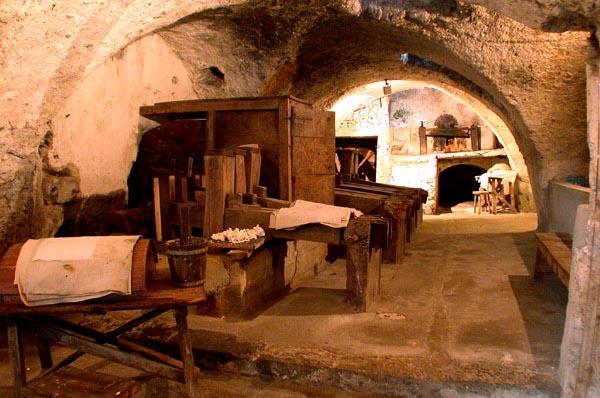 https://mdw-travel-data-us-east-1.s3.amazonaws.com/img/country/Italy/Paper-Mill-Museum-Museo-della-Carta/img_00.jpg