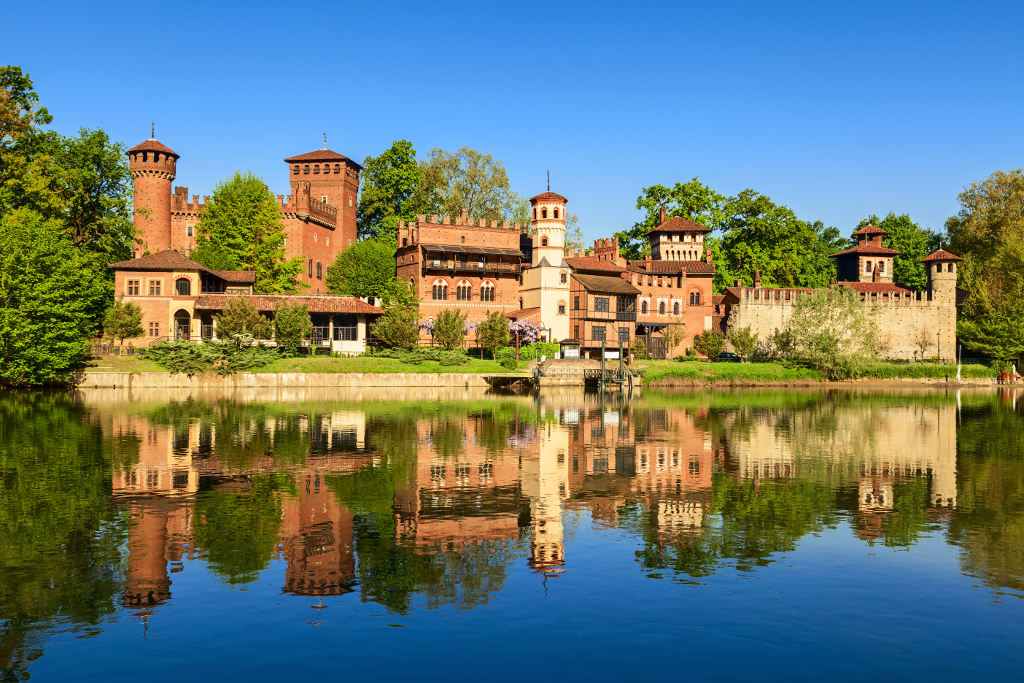 https://mdw-travel-data-us-east-1.s3.amazonaws.com/img/country/Italy/Parco-del-Valentino/img_04.jpg