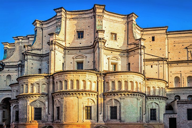 https://mdw-travel-data-us-east-1.s3.amazonaws.com/img/country/Italy/Parma/img_02.jpg