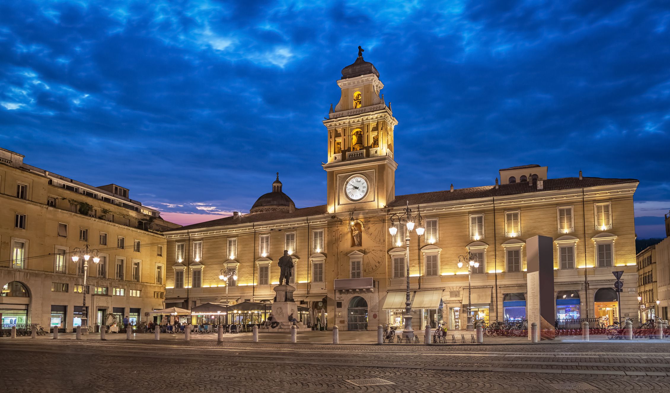 https://mdw-travel-data-us-east-1.s3.amazonaws.com/img/country/Italy/Parma/img_03.jpg