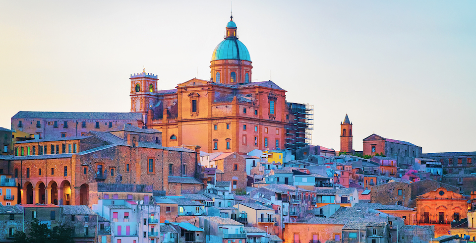 https://mdw-travel-data-us-east-1.s3.amazonaws.com/img/country/Italy/Piazza-Armerina/img_03.jpg