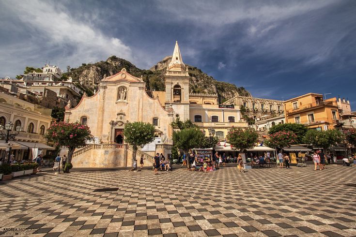 https://mdw-travel-data-us-east-1.s3.amazonaws.com/img/country/Italy/Piazza-IX-Aprile/img_01.jpg
