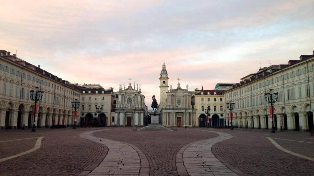 https://mdw-travel-data-us-east-1.s3.amazonaws.com/img/country/Italy/Piazza-San-Carlo/img_00.jpg