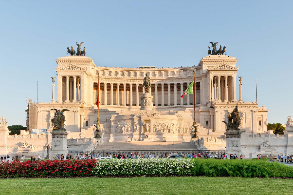 https://mdw-travel-data-us-east-1.s3.amazonaws.com/img/country/Italy/Piazza-Venezia/img_01.jpg
