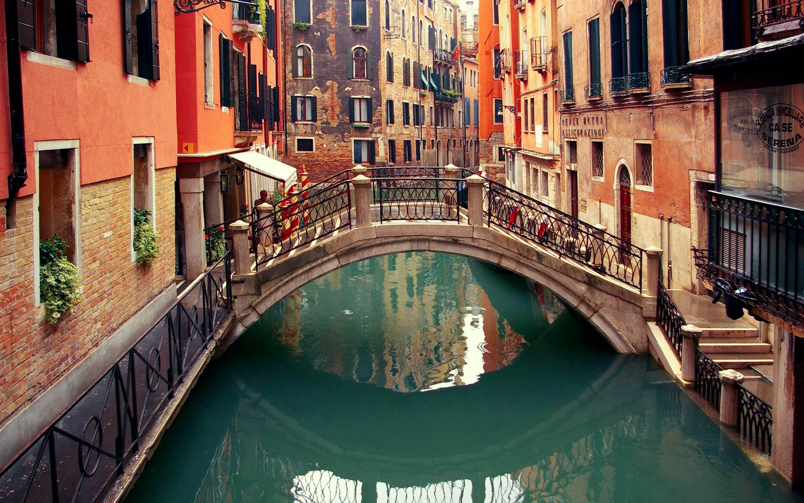 https://mdw-travel-data-us-east-1.s3.amazonaws.com/img/country/Italy/Piazza-Venezia/img_04.jpg